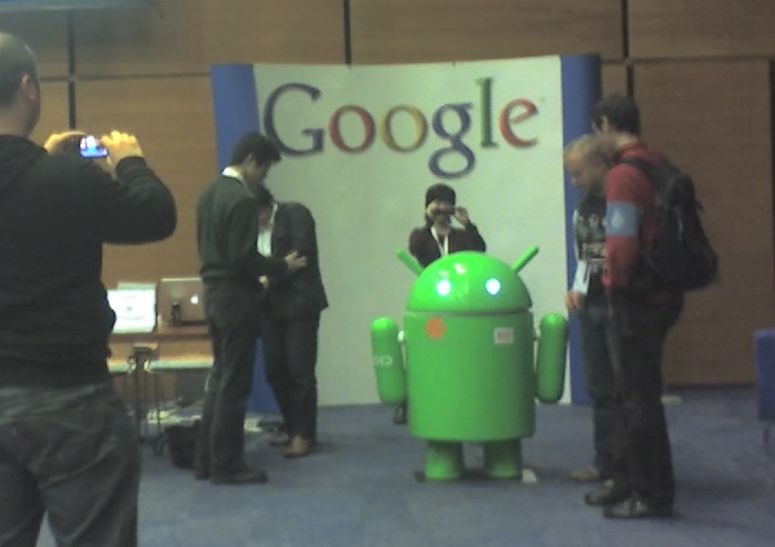 Google Developer Day 2010 (tancující robot)